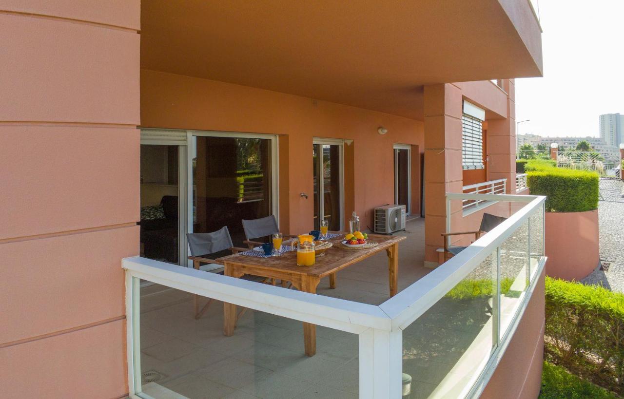 B02 - Fantastic Apartment With Pool Portimao Exterior photo